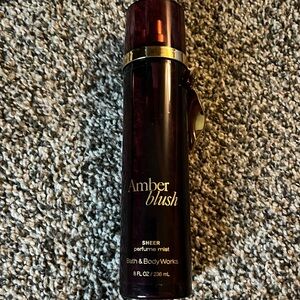 Amber blush body spray